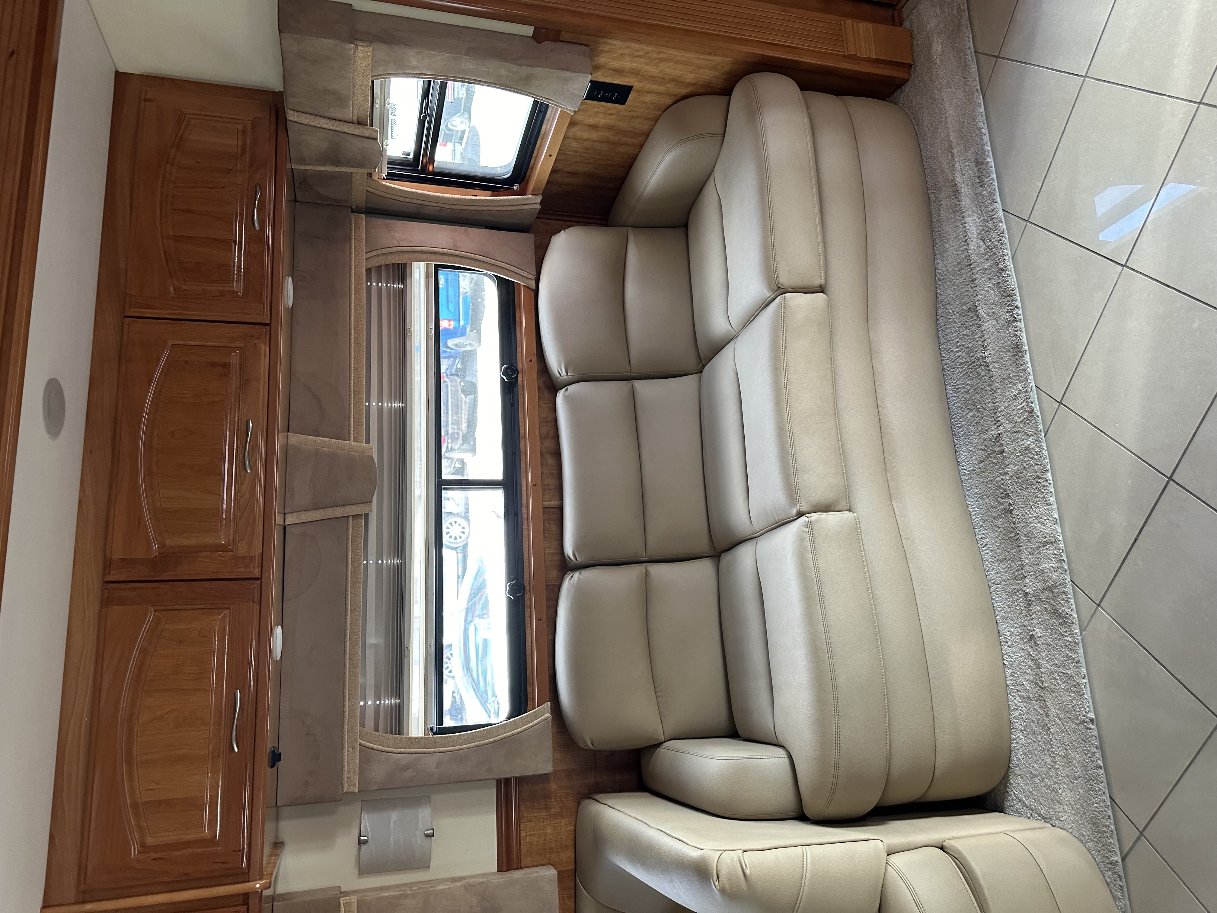 Used 2010 Renegade 45' Motorcoach